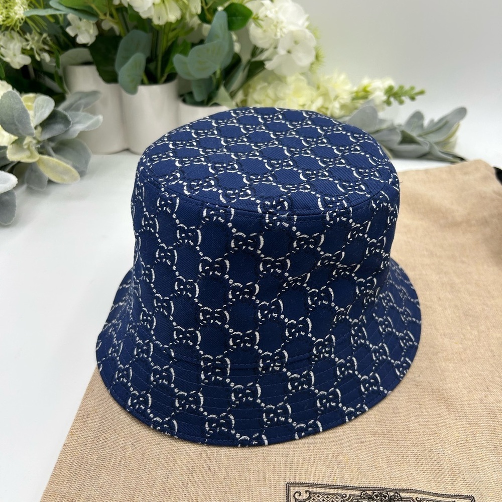 Men's Gucci GG logo, cotton bucket hat, size large made in Italy